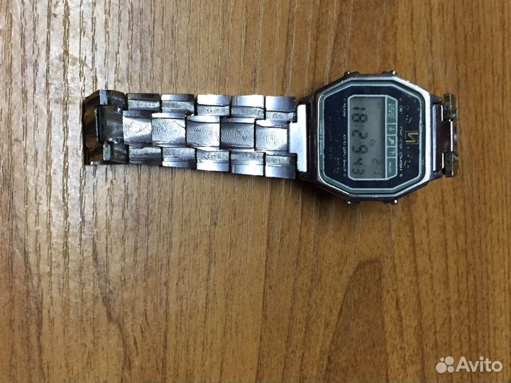 Часы электроника 52