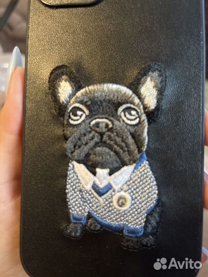 Кожаный чехол iPhone 13 с вышивкой Бульдожка