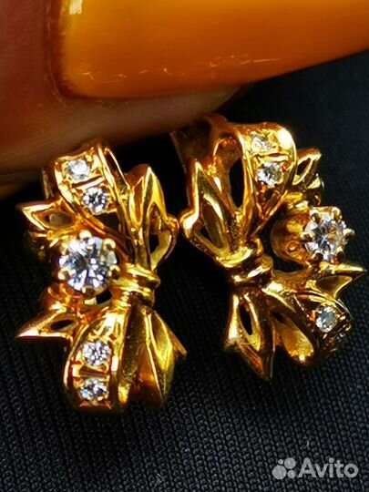 Золотые серьги с бриллиантами 750