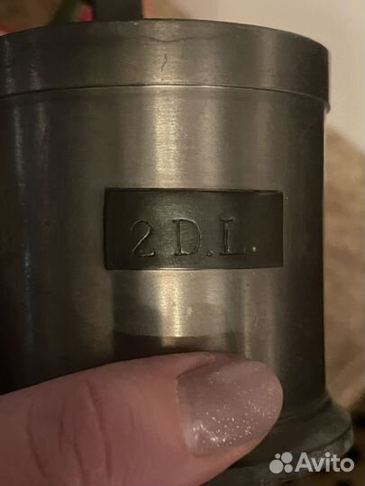 Шикарный винтажный оловянный мерный стакан. Европа