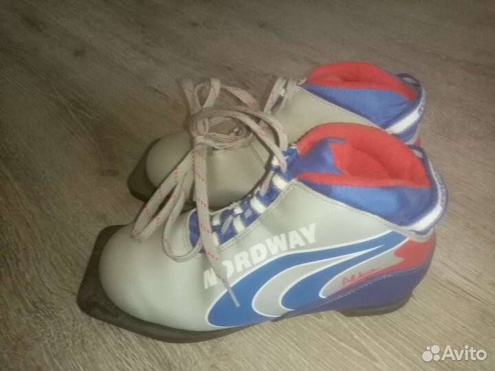 Лыжные ботинки