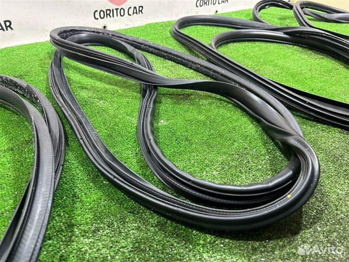 Уплотнитель дверного проема Mitsubishi Lancer CY3A