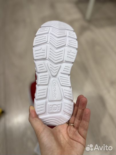 Кроссовки новые 32