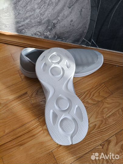 Слипоны, лёгкие кроссовки