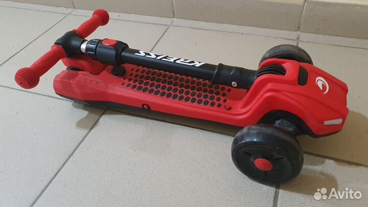 Трехколёсный самокат kreiss