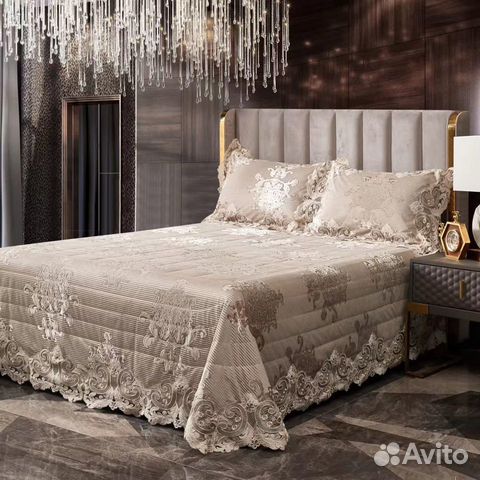 Покрывало бархотное с кружевом blumarine