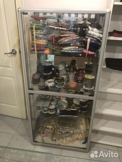 Стеклянный шкаф
