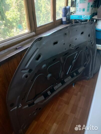 Капот на LADA vesta