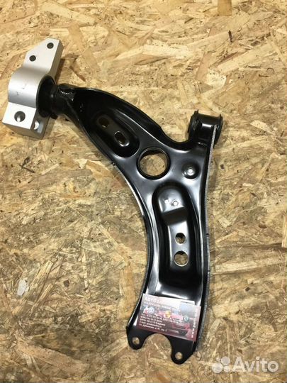 Рычаг передний левый Шкода Фольксваген