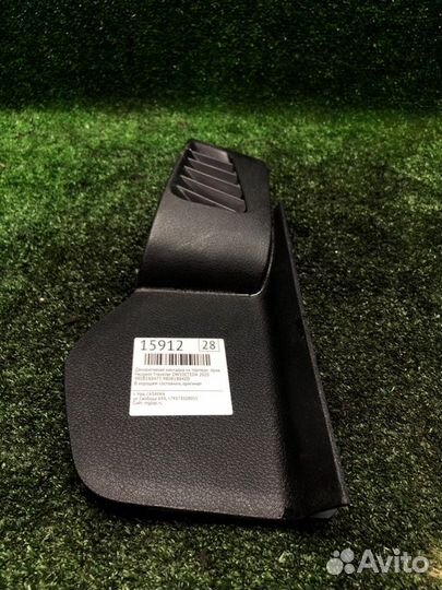 Декоративная накладка на торпедо правая Peugeot