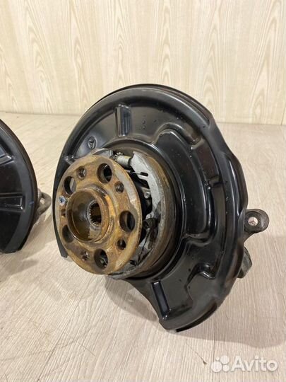 Кулак задний Mercedes Benz E300 W211 M272.943 2008