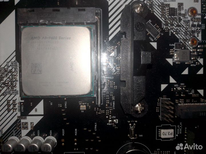 Материнская плата с процессором и памятью