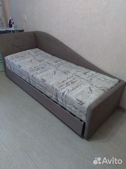 Диван