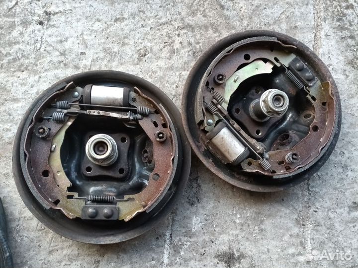 Задние тормоза Renault Logan