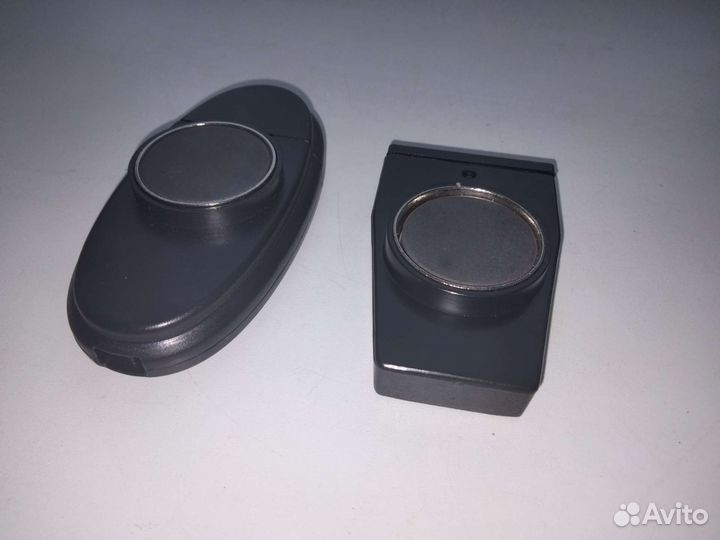 Магнитная ключница-2 шт одной кучей, новый