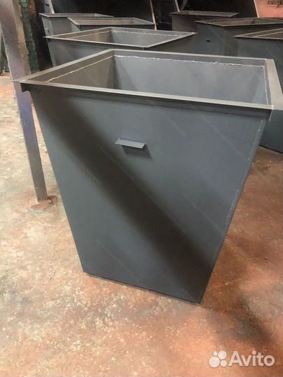 Мусорный бак из металла Арт з11574