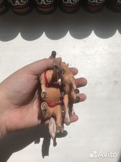 Фигурки лошадей породы Хафлингер