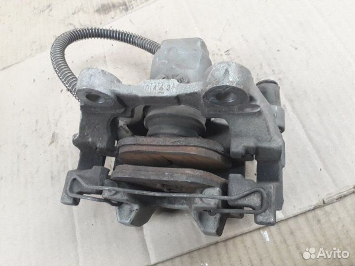 Суппорт тормозной задний левый Mercedes-Benz