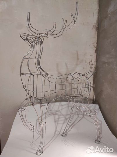 Олень из проволоки