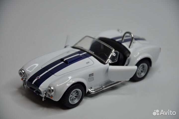 Модель автомобиля Shelby Cobra 427 S/C 1965 металл