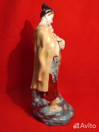 Фарфоровая статуэтка Майская ночь