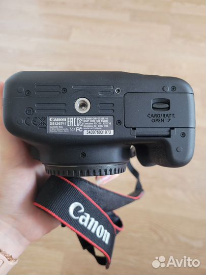 Зеркальный фотоаппарат canon eos 2000d