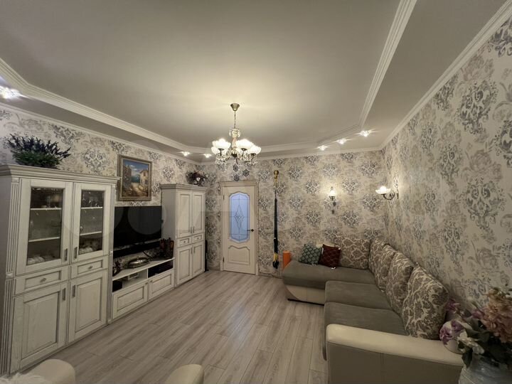 2-к. квартира, 68 м², 4/17 эт.