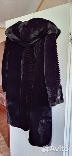 Шуба мутоновая с отделкой из норки