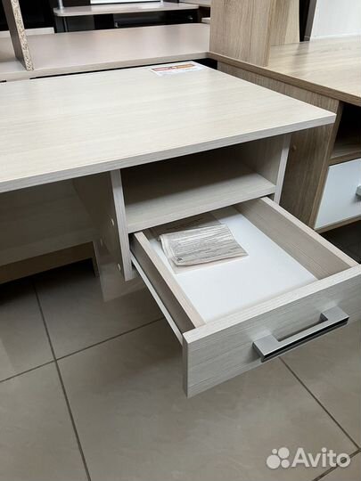 Стол компьютерный