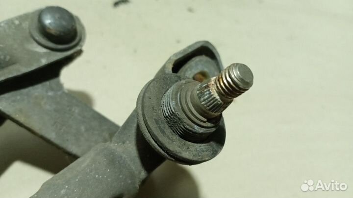 Трапеция стеклоочистителей с моторчиком