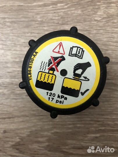 Крышка расширительного бачка Ford Escape 2004