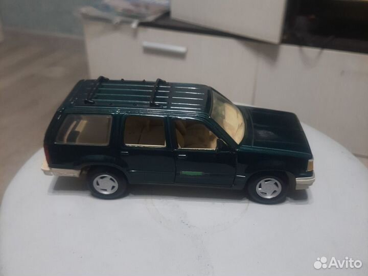 Ford Explorer (l) 1990-1994гг. 1:24