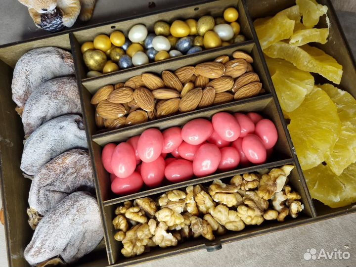 Подарочный набор с орешками и сухофруктом