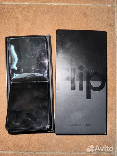 Samsung Galaxy Z Flip4, 8/256 ГБ