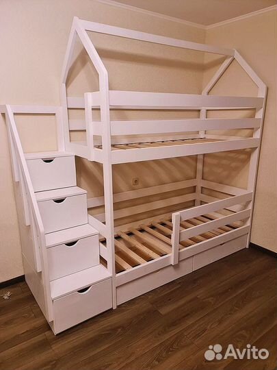 Двухъярусная кровать детская