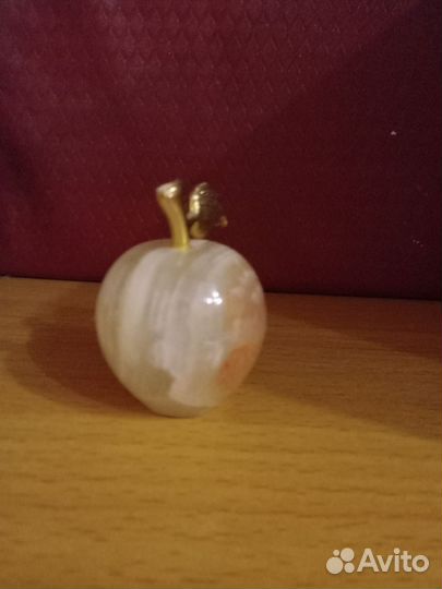 Сувенир яблоко из оникса