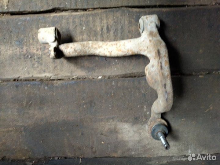 Рычаг передний верхний левый Volkswagen
