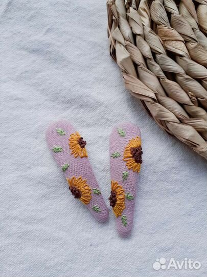 Заколочка для волос с вышивкой