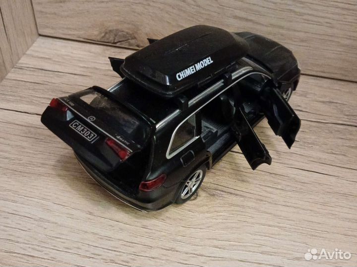 Игрушечная машина металлическая