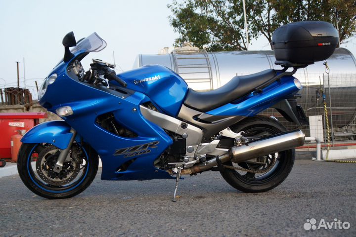 Мотоцикл Kawasaki zzr1200