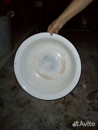 Бидон, тазики.Противень,Камен горшок,Бак