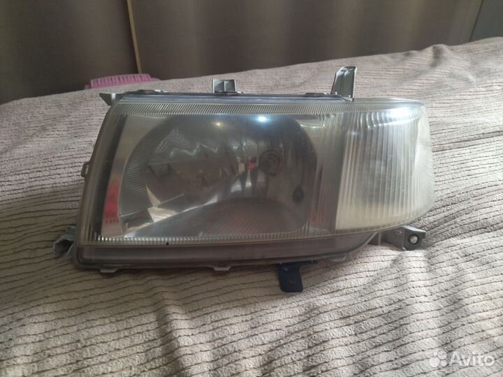 Фара левая тойота пробокс