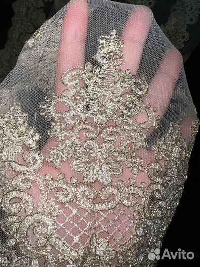 Отрез ткани кружево