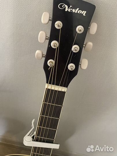 Продам акустическую гитару