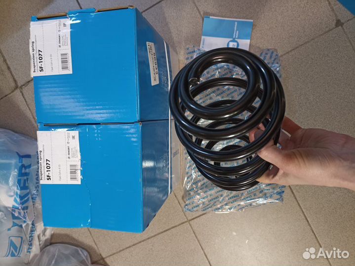 Пружина задняя Opel Zafira B