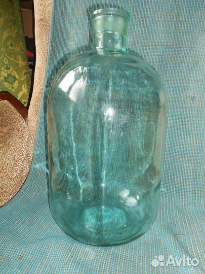 Времён СССР банка 10 л и Старинная бутыль 11 л