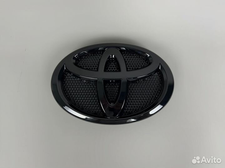 Эмблема в решетку Toyota Land Cruiser 200 с16г