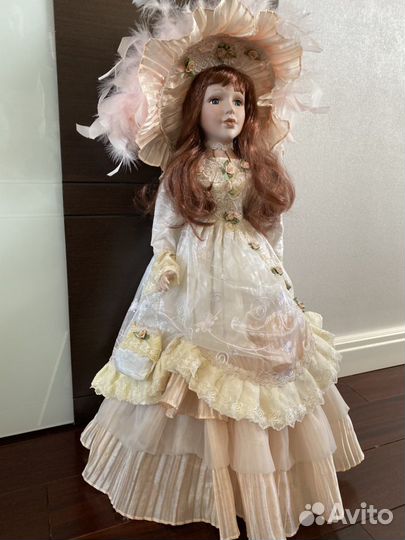 Фарфоровая кукла