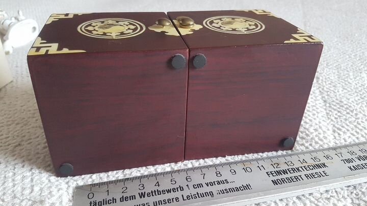 Шкатулка с инкрустацией перламутра