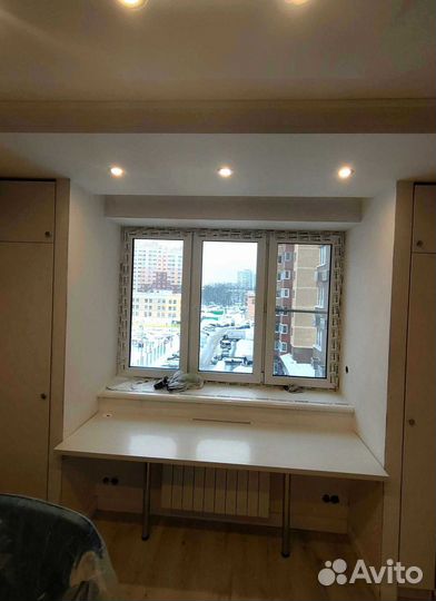 Детская рабочая зона у окна